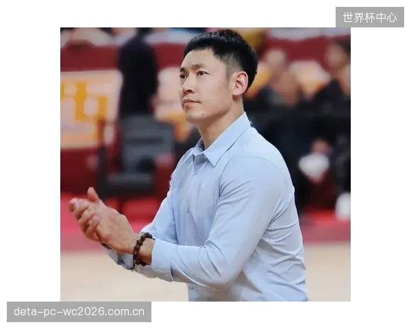北控队因战绩不佳无缘季后赛,主教练张庆鹏黯然下课,球队新赛季将推倒重建。 北控队因战绩不佳无缘季后赛,主教练张庆鹏黯然下课,球队新赛季将推倒重建。